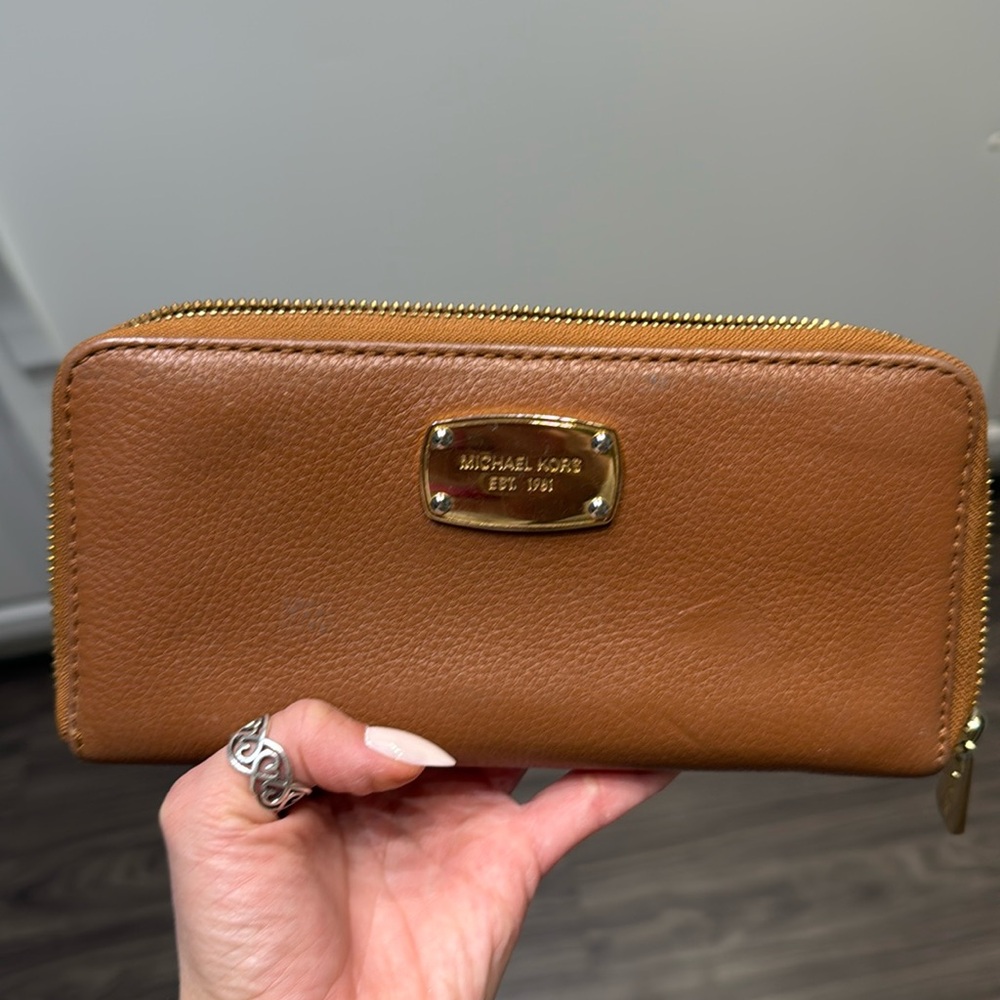 VINTAGE Michael Kors zip around wallet.